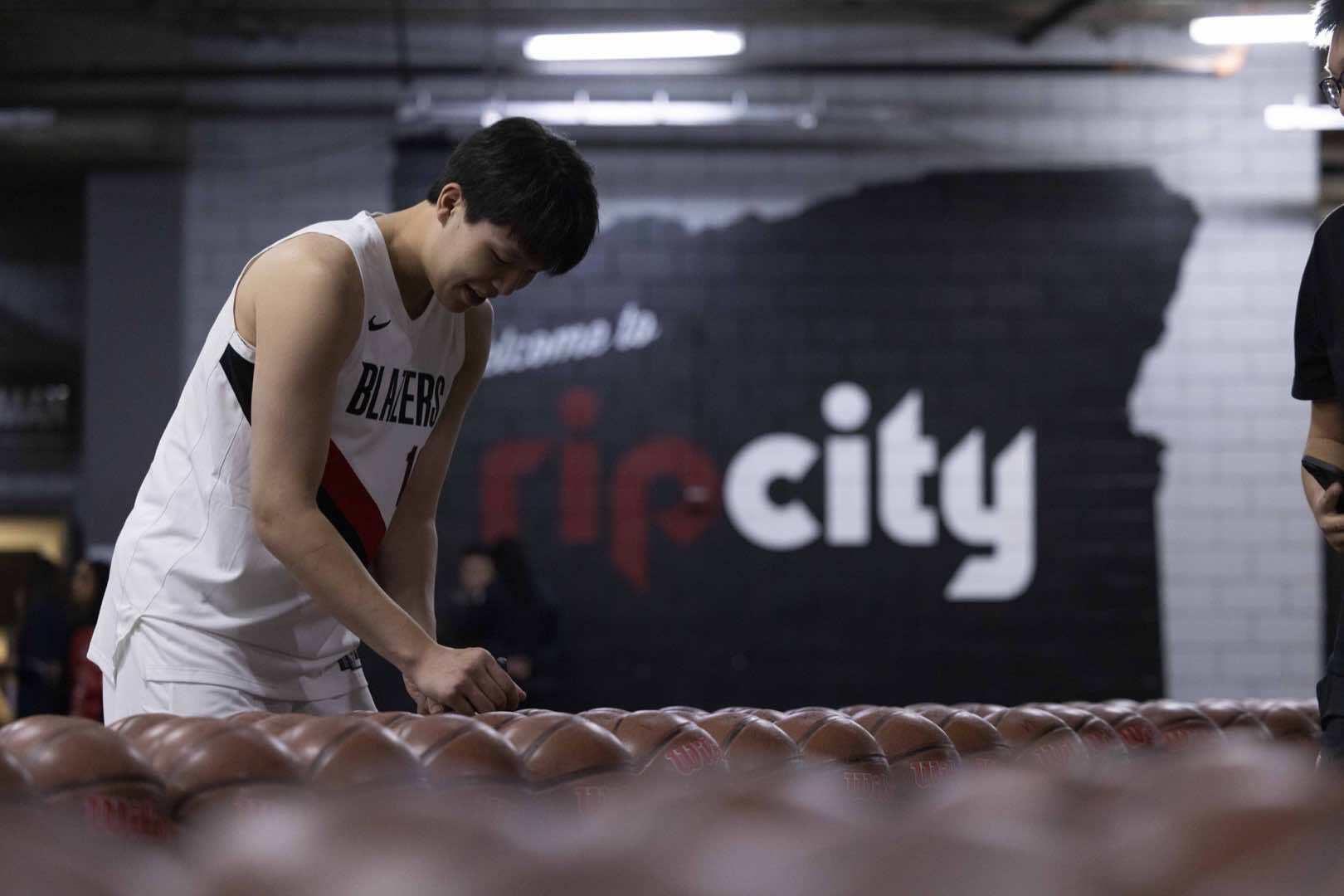王子星点评杨瀚森：体能提升需过程，新赛季机会多