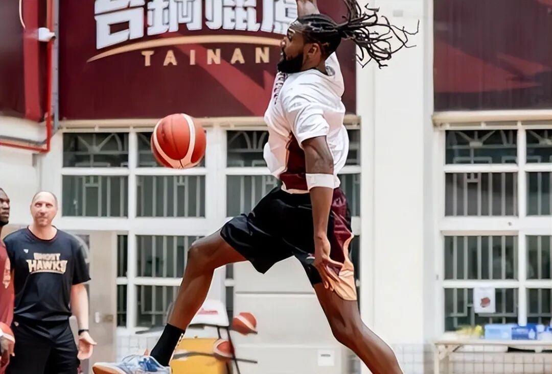 35岁硬汉法里德加盟台湾联赛：从NBA到全球赛场的半兽人传奇