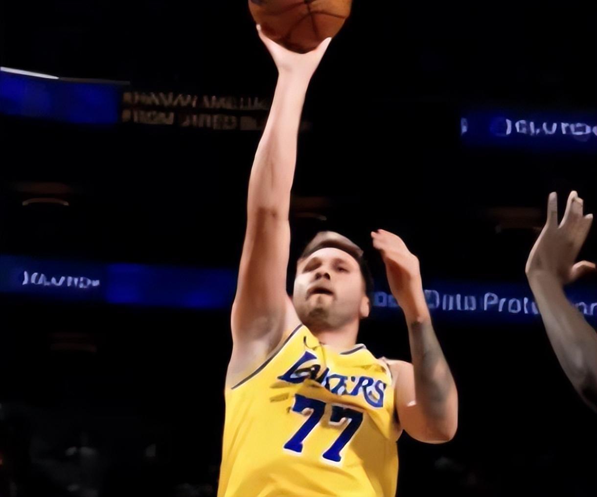 湖人VS国王季前赛前瞻：威少签约首秀待定，小萨蒙克缺阵