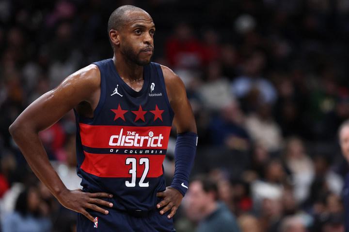 NBA季前赛：米德尔顿手感冰凉7中0，仅得3分4篮板4助攻