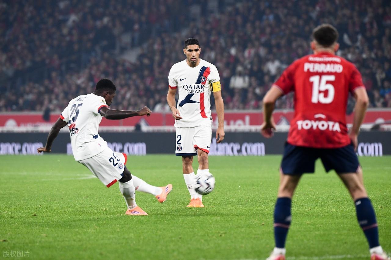 法甲焦点战：斯特拉斯堡挑战巴黎圣日耳曼，谁能笑到最后？