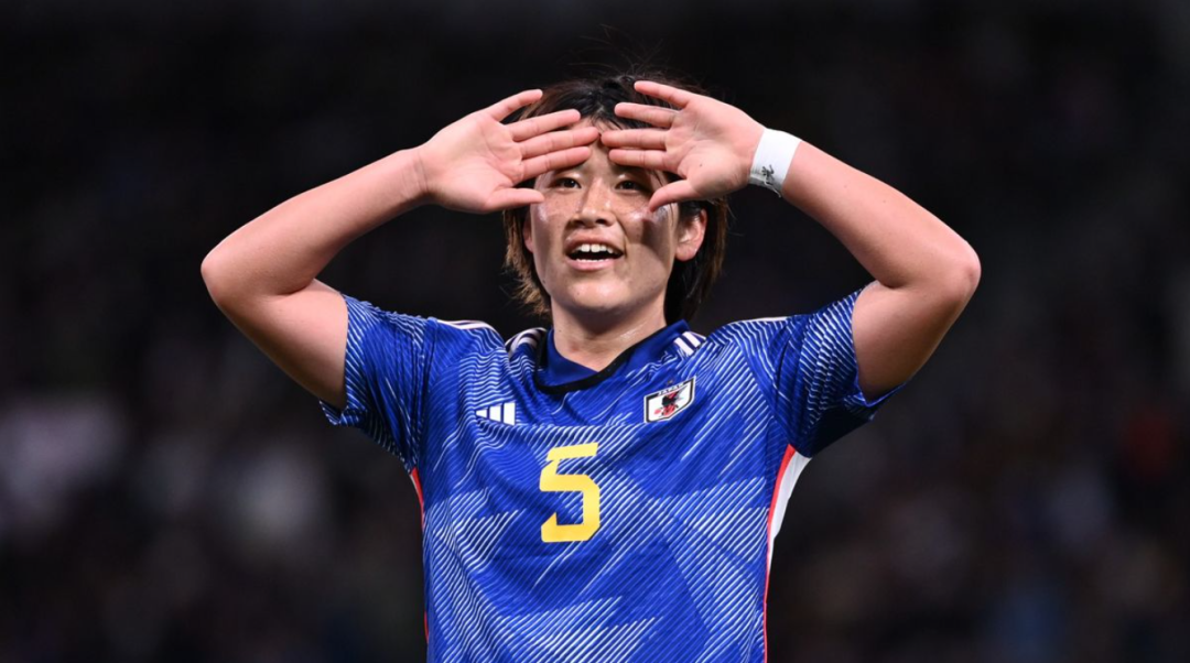 2025亚足联颁奖典礼：王霜失利，李刚仁荣膺亚洲最佳