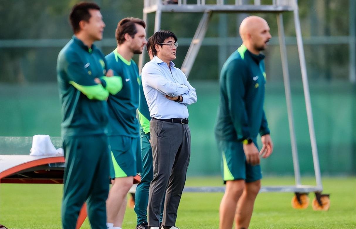 国安VS深圳新鹏城：新帅首秀阵容揭秘，法比奥领衔锋线