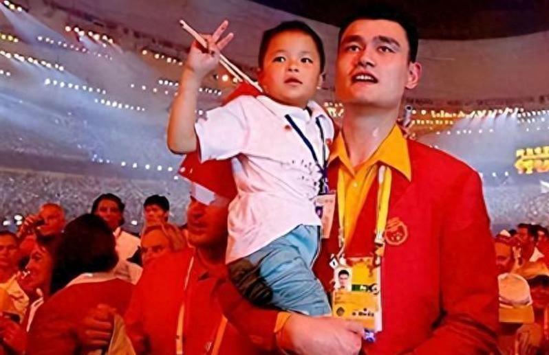 16年前被姚明抱上奥运的抗震小英雄林浩，如今怎样了？