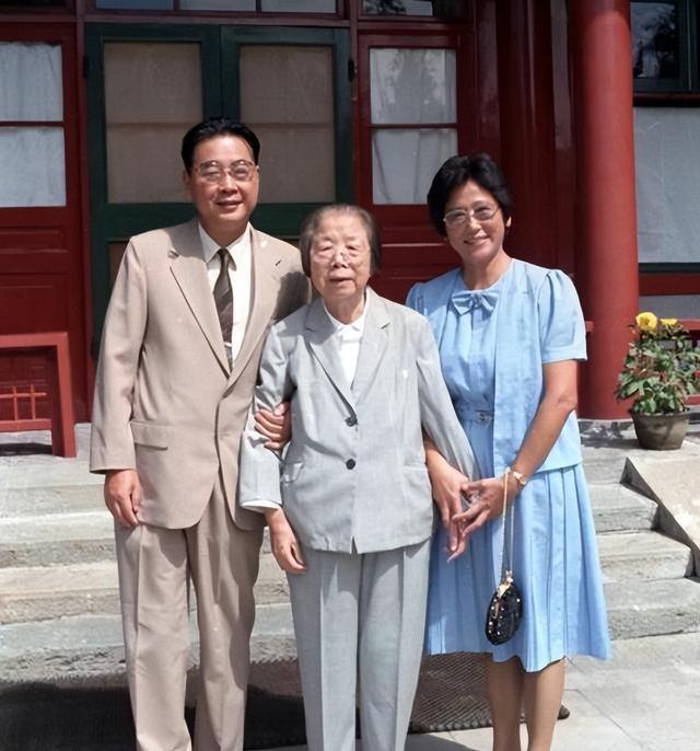 李鹏澄清：与周恩来非养子关系，实为革命同志互助