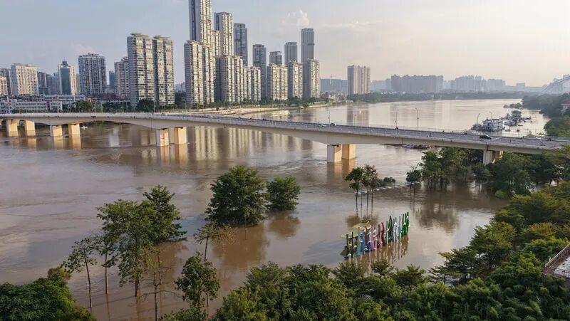 广西多村庄遭洪水围困超半月 灾情治理待解