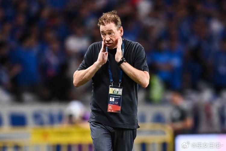 申花逆转青岛却遭批评：11打9仅胜1球，战术被指如崔康熙时代