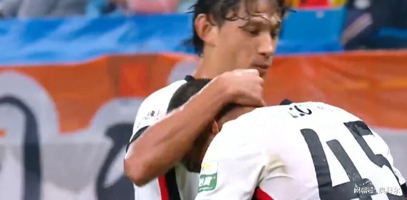 9分钟2个世界波！莱昂纳多4场轰8球，21球追平单季进球纪录