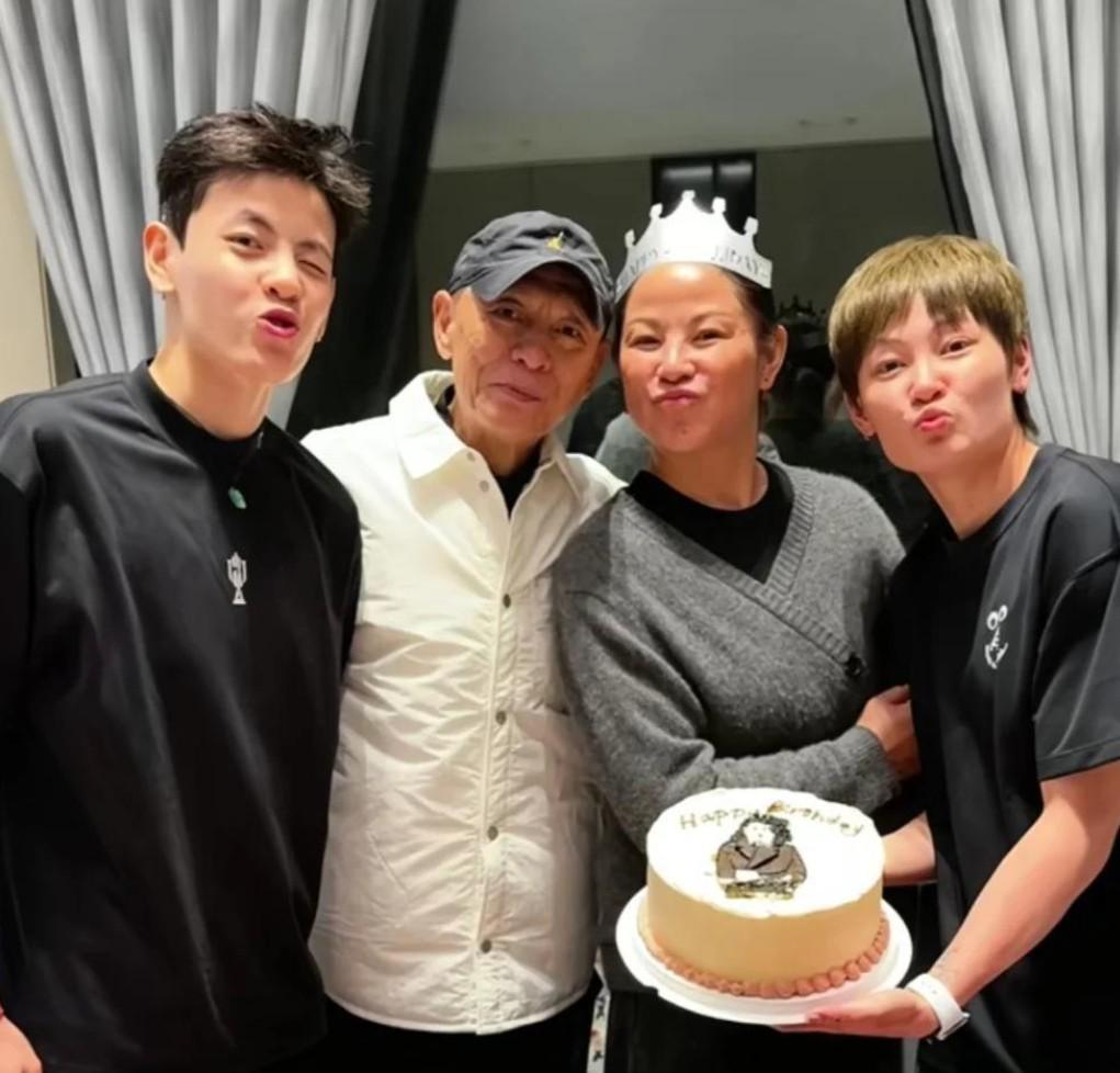 官方公告：杨力维、杨舒予父亲因病逝世，享年59岁