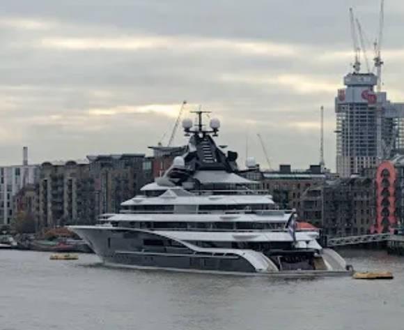 泰晤士河现3亿镑巨型游艇！富勒姆老板奢华座驾引关注