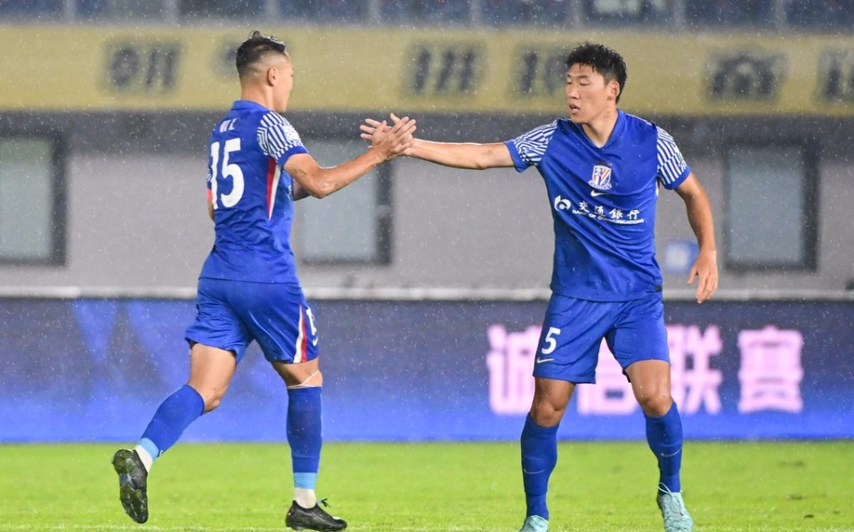 中超焦点战：申花2-1逆转9人西海岸，于汉超制胜仍距榜首3分