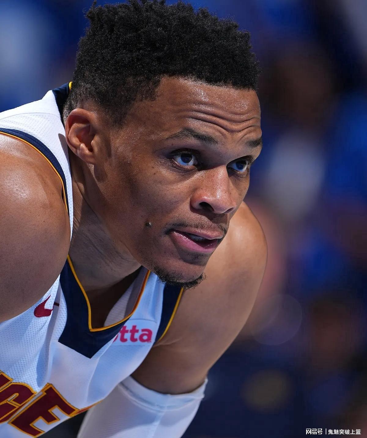 NBA历史三双王威少仅获无保障底薪，未来何去何从？