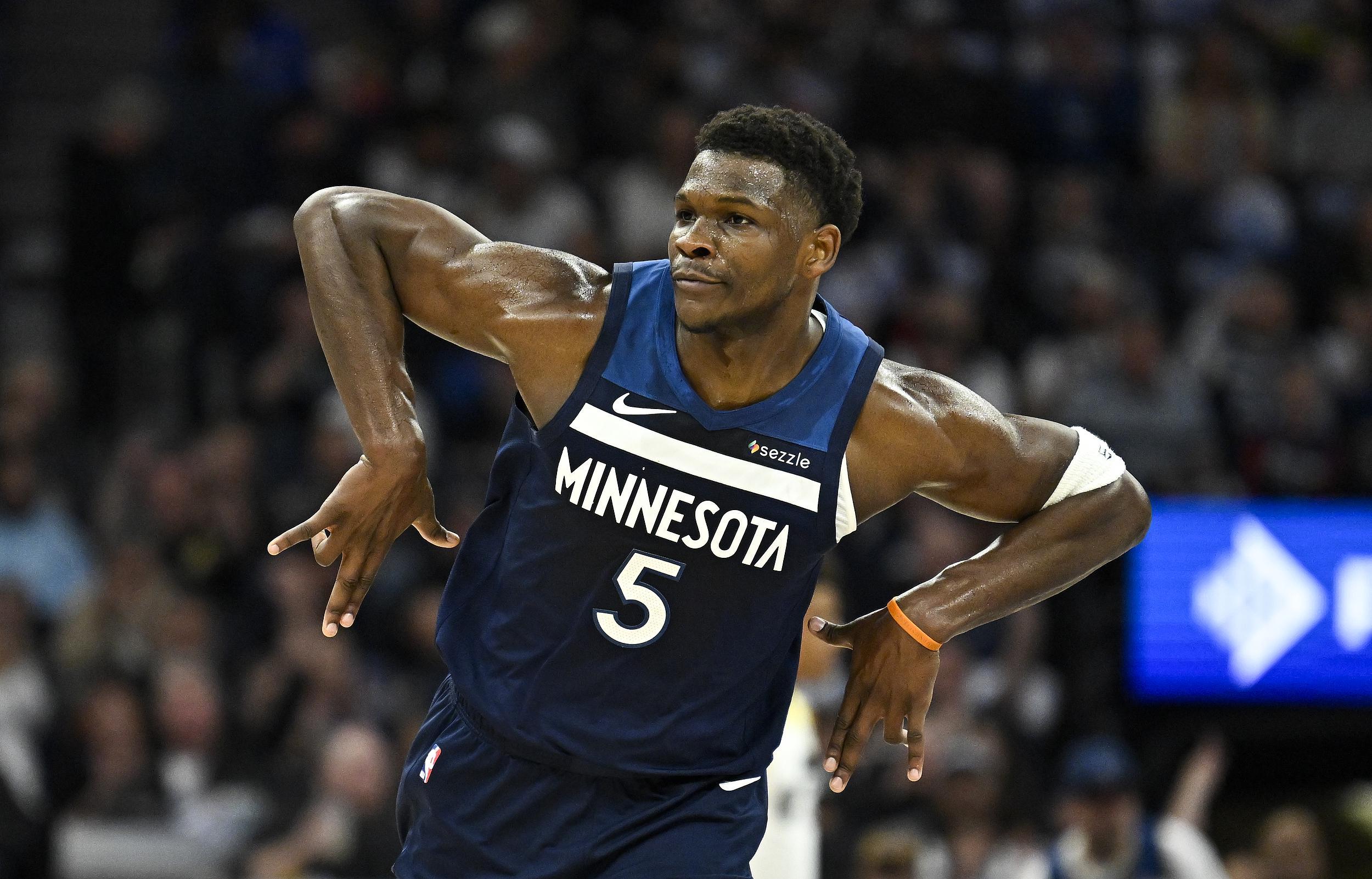 NBA季前赛：爱德华兹用MJ招牌后仰跳投对决公牛