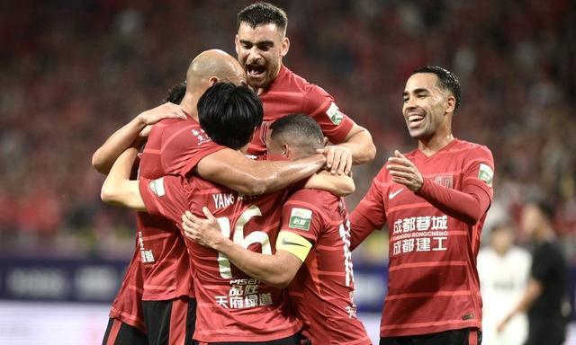 成都蓉城3-1力克梅州客家 联赛争冠形势白热化