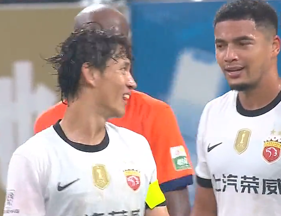 中超激战！海港4-3逆转青岛，三连冠仅剩3轮之遥