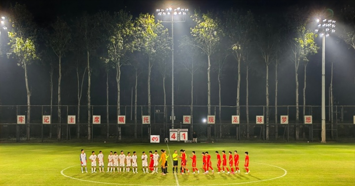 U16国少4-1复仇朝鲜！中锋张伯霖大四喜，战术调整显成效