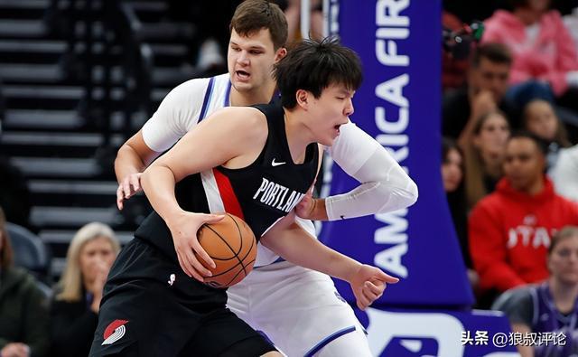 CBA对抗尺度争议：杨瀚森季前赛场均5.2犯规引热议