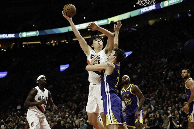 杨瀚森NBA季前赛表现亮眼，天赋初显短板待补
