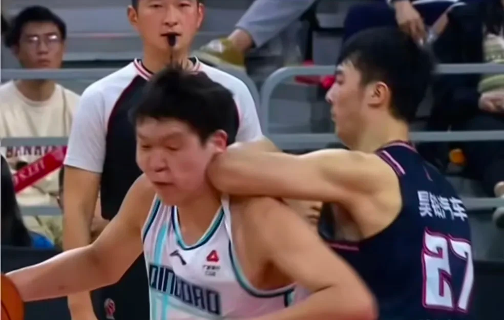 季前赛21犯！杨瀚森成犯规王，CBA防守习惯成最大隐患