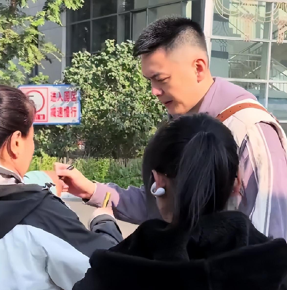 辽篮将帅享尊贵待遇！球迷接送热情高，东道主设宴待客队