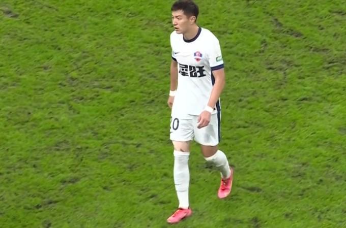 梅州客家后卫王嘉楠达成中国顶级联赛百场里程碑