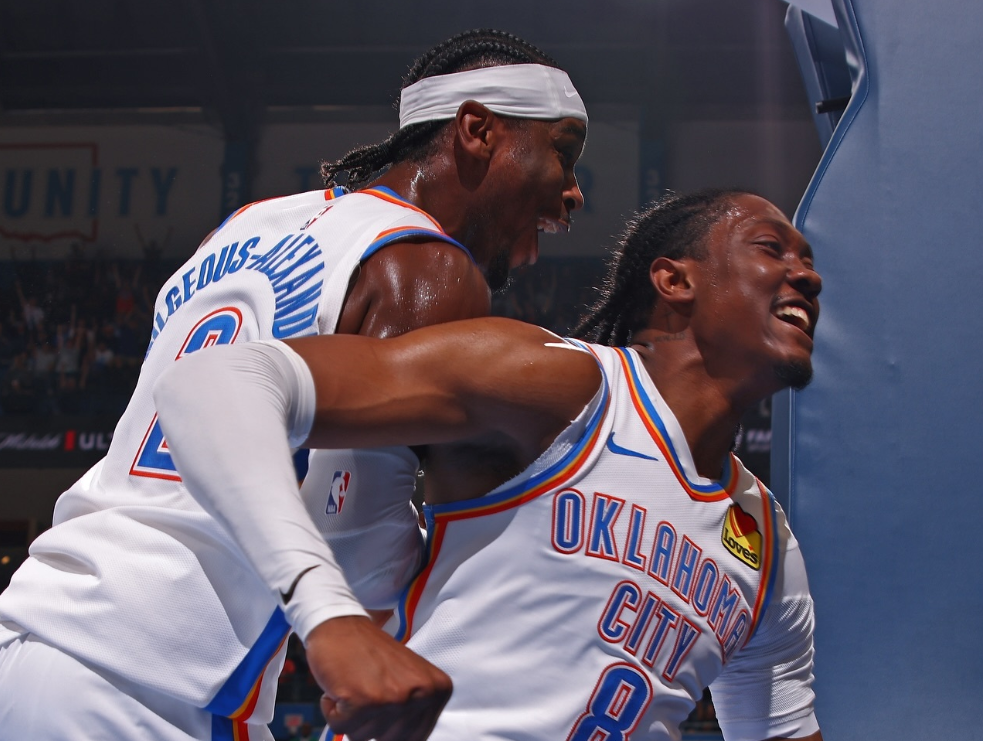 NBA季前赛：雷霆三分绝杀掘金，亚历山大12+5率队逆转