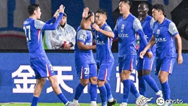 申花逆转9人青岛西海岸，吴曦于汉超成关键功臣