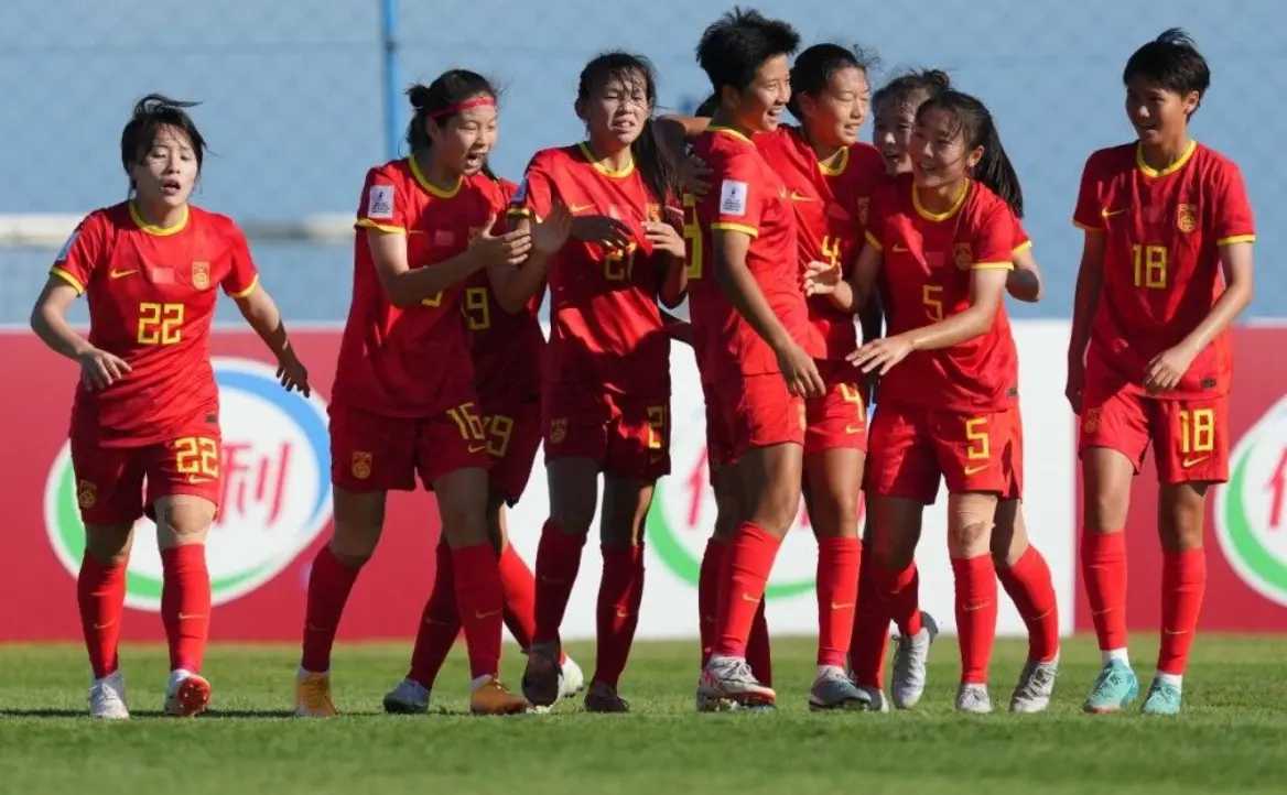 中国女足庆祝进球