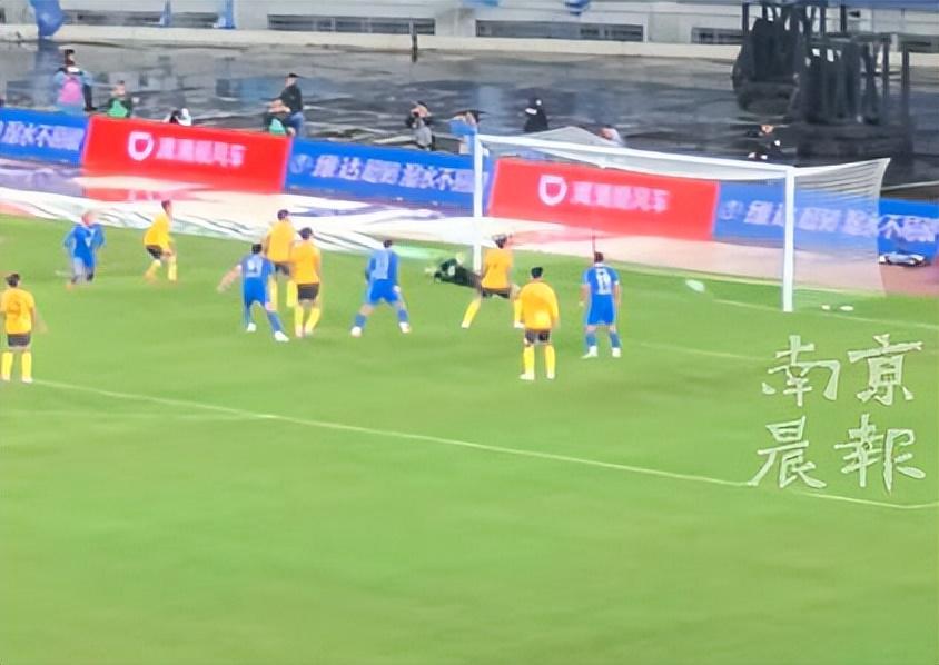 苏超半决赛：南京队1:0领先泰州，滕帅9球并列射手榜首