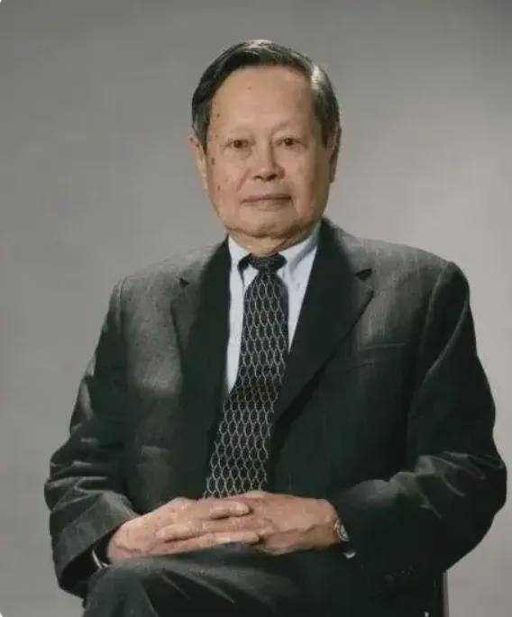 杨振宁逝世享年103岁，翁帆女士节哀顺变，跨越年龄的爱情永存