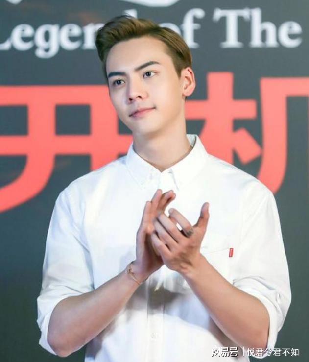 陈伟霆喜得贵子，何穗婚史曝光，背后故事引人关注