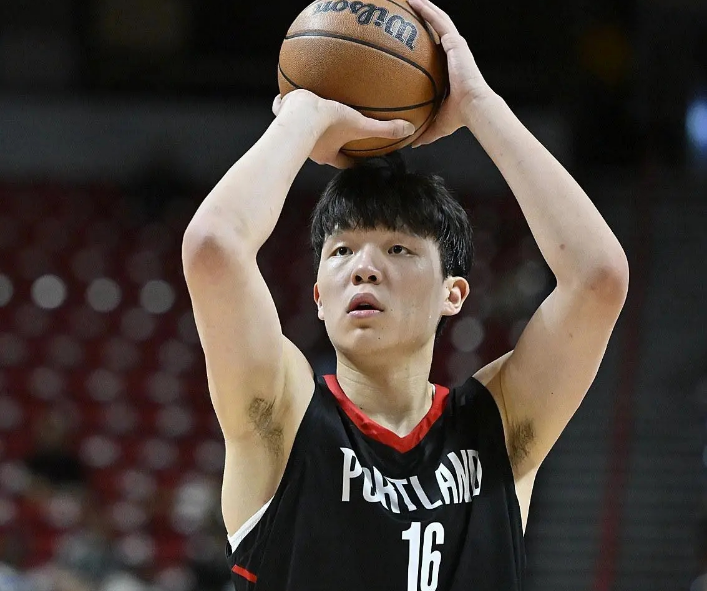 师徒重逢！杨瀚森NBA首秀将至 刘维伟亲赴现场助阵