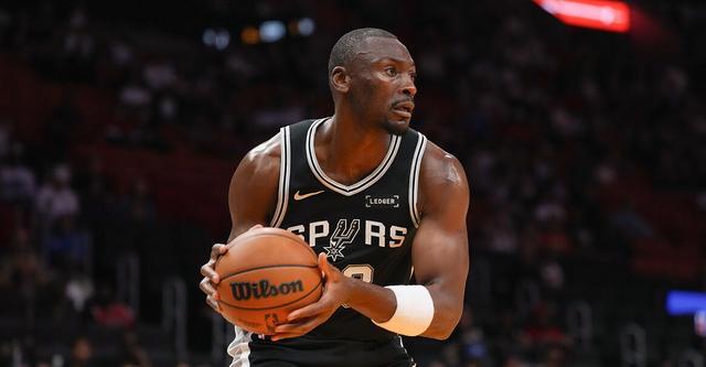 马刺中锋比永博确认留队，开启第15个NBA赛季