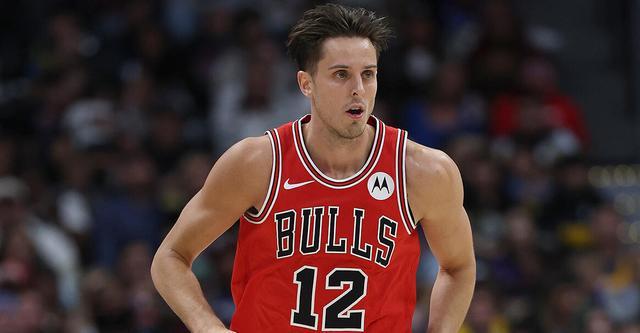 公牛官方：扎克-科林斯左手腕手术成功，四周后复查