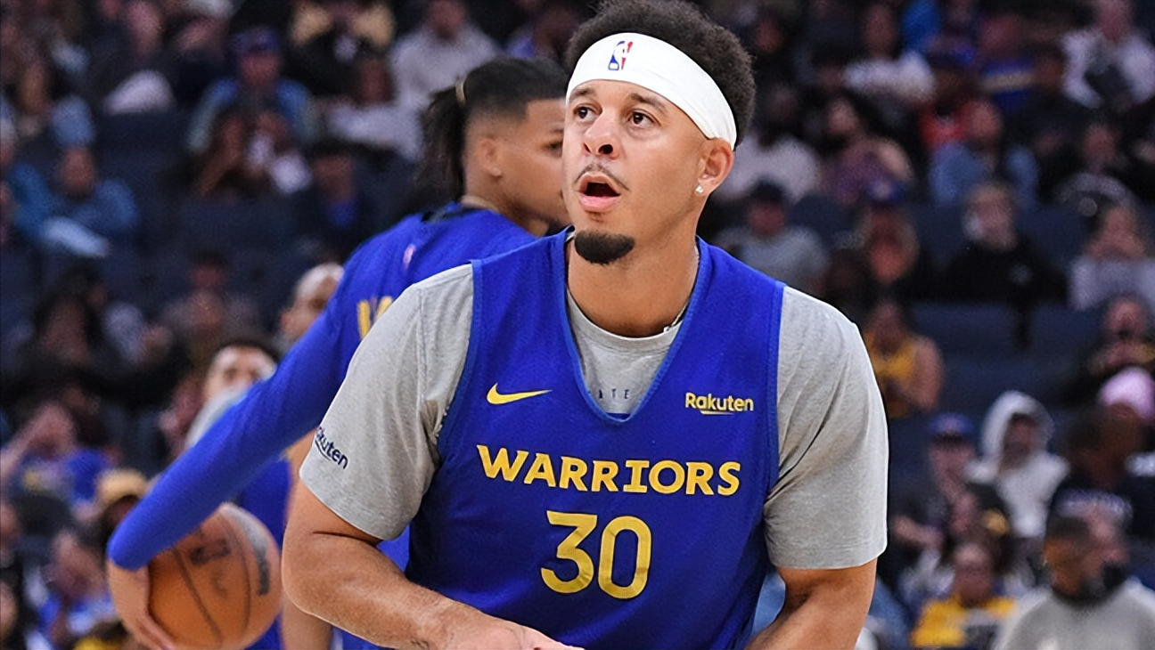 勇士裁员策略解析：邓利维如何巧妙运用薪资空间签回赛斯-库里