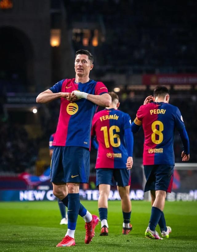 巴萨新星崛起！17岁托尼·费尔南德斯首秀客串中锋引关注