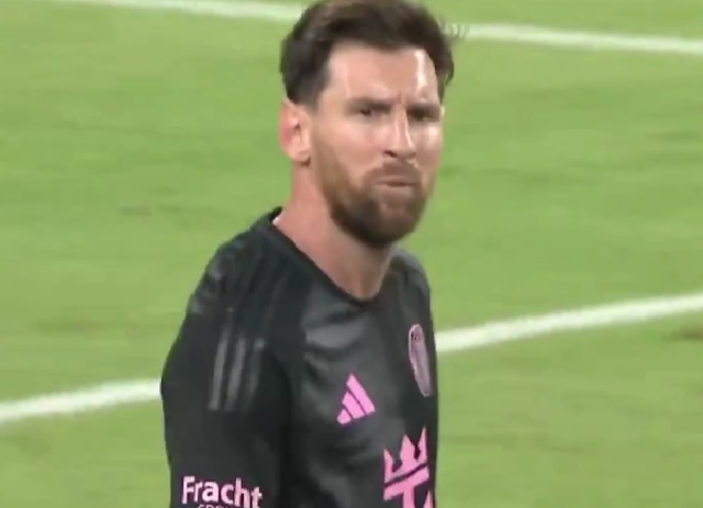 梅西帽子戏法！连过两人破门+点射+兜射，率队5-2逆转创赛季新高