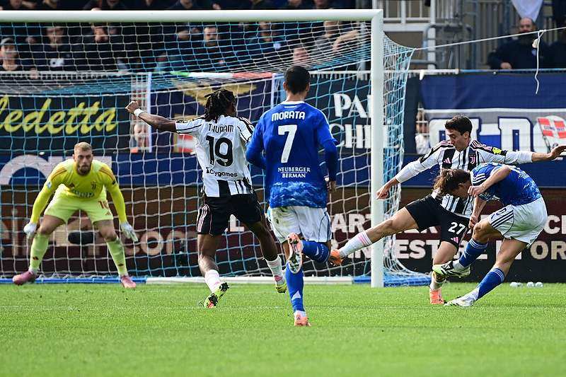 意甲第7轮：科莫2-0力克尤文图斯 斑马军团赛季首遭败绩