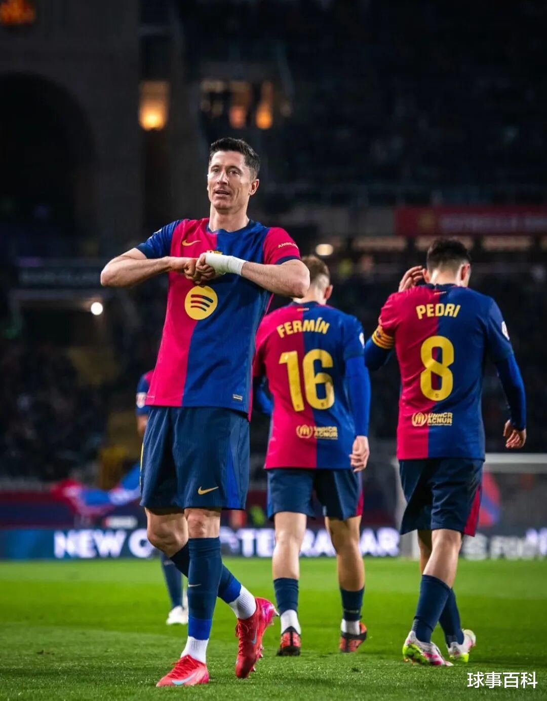 巴萨新星崛起！17岁小将西甲首秀客串中锋，接班莱万？