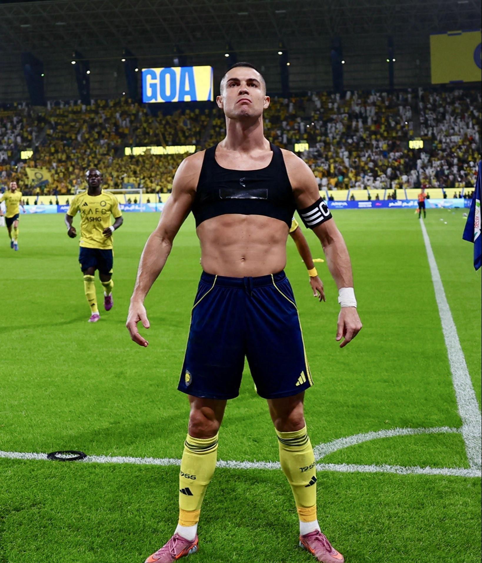 C罗轰出世界波！职业生涯进球达950粒，利雅得胜利5-1大胜