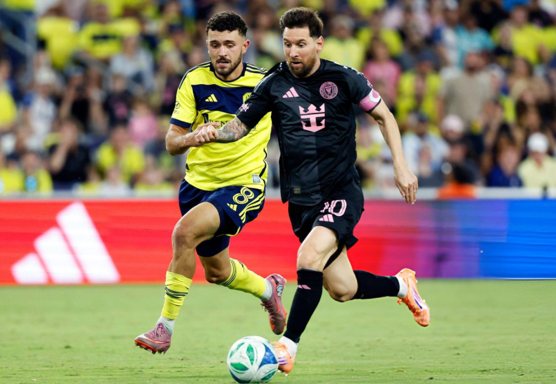 球王梅西美职联封神战：独造4球率队逆转，征服客场球迷