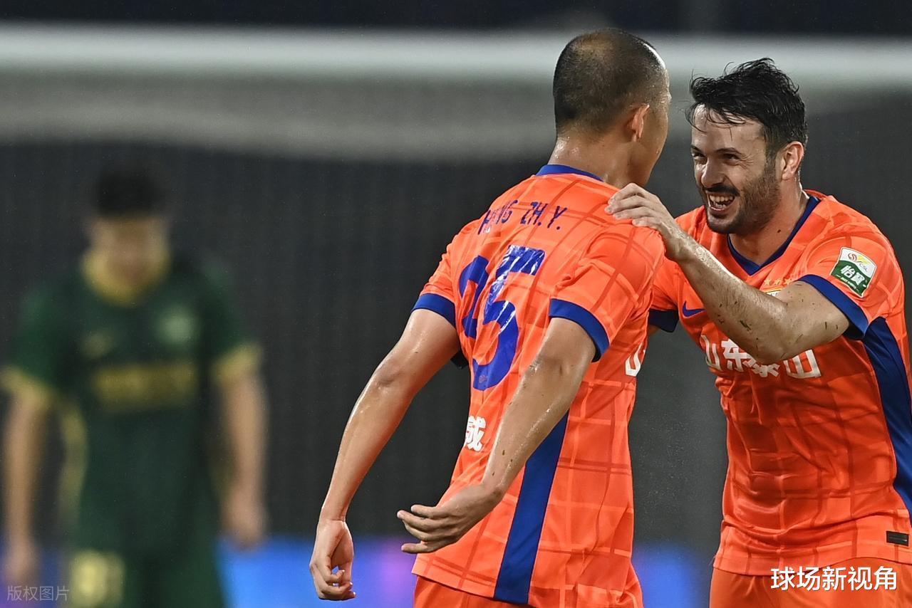 泰山队2-2战平浙江队，三名关键球员表现引热议
