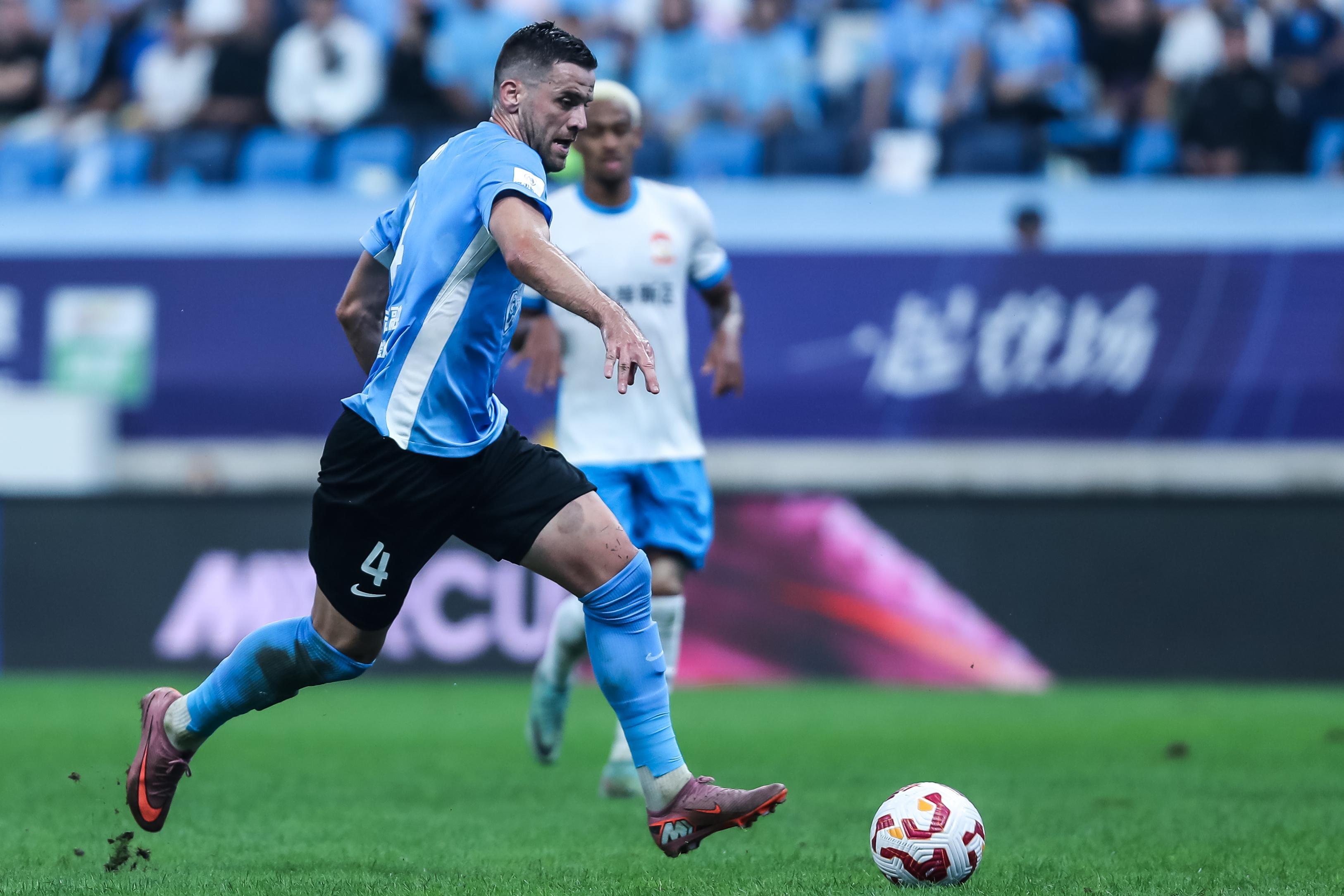 大连英博外援阿利米右膝受伤 预计两周恢复训练