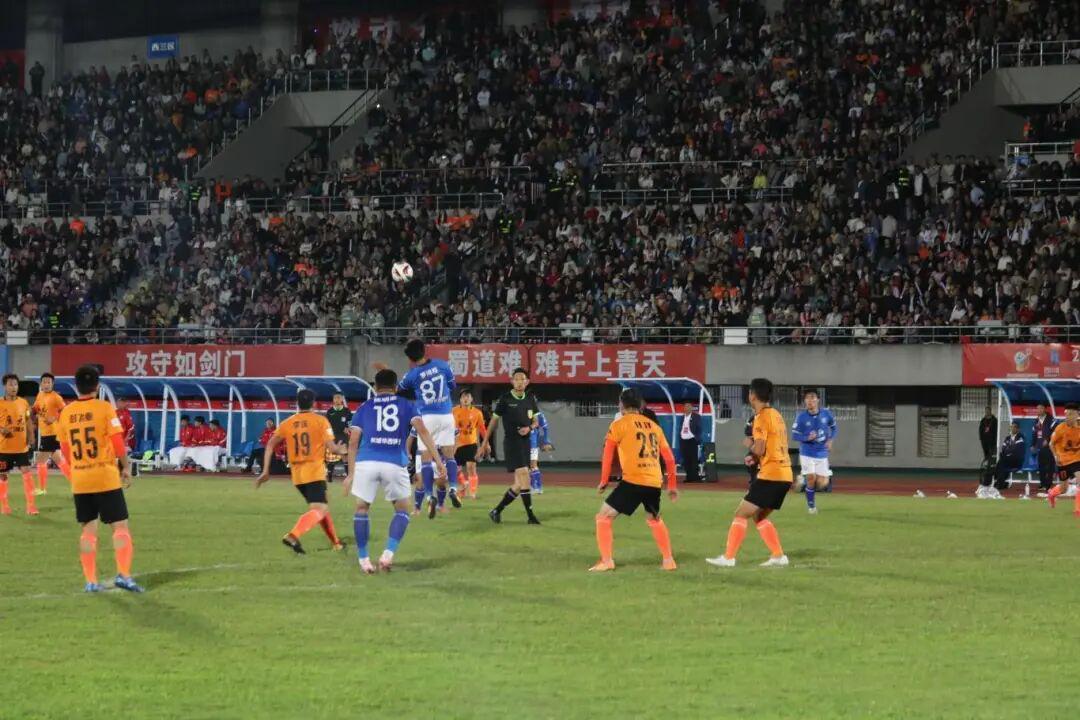 德阳重装队客场惜败广元剑门雄关，铁血精神获赞