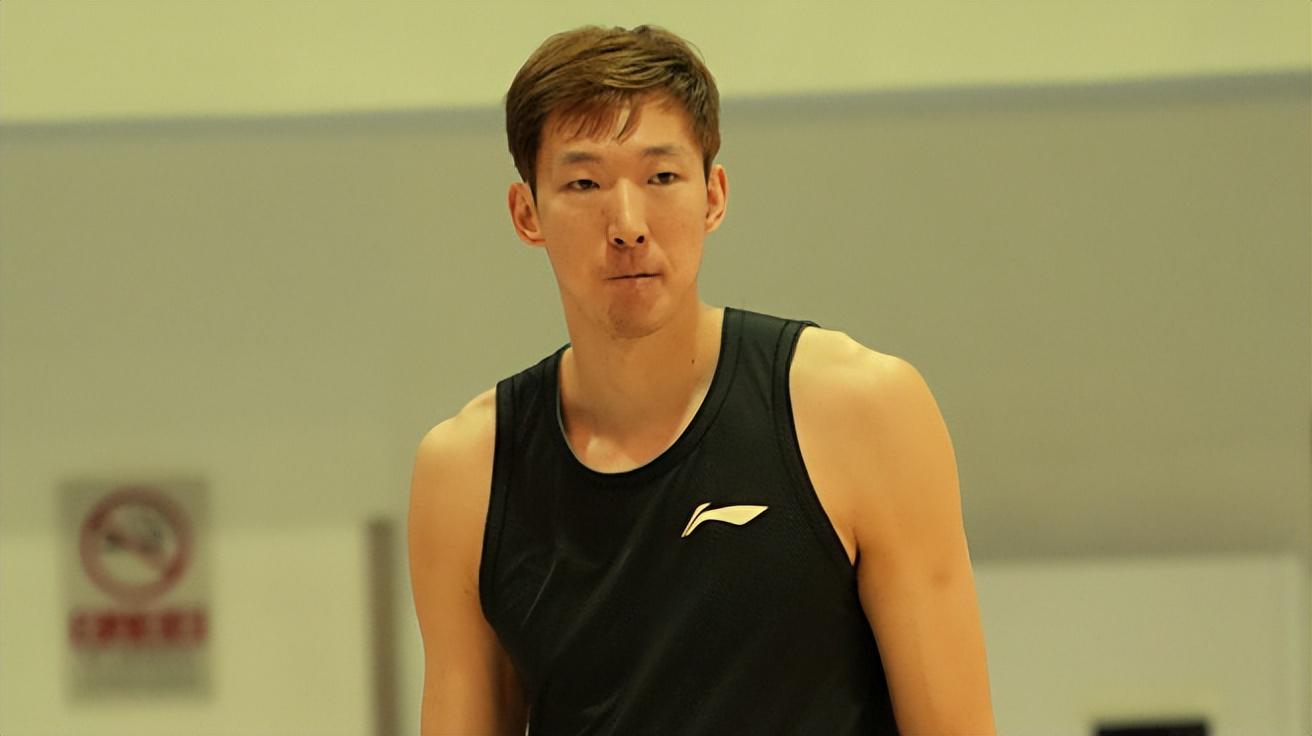 方硕首秀绝杀！四川男篮3连败引热议，周琦600万转会成焦点