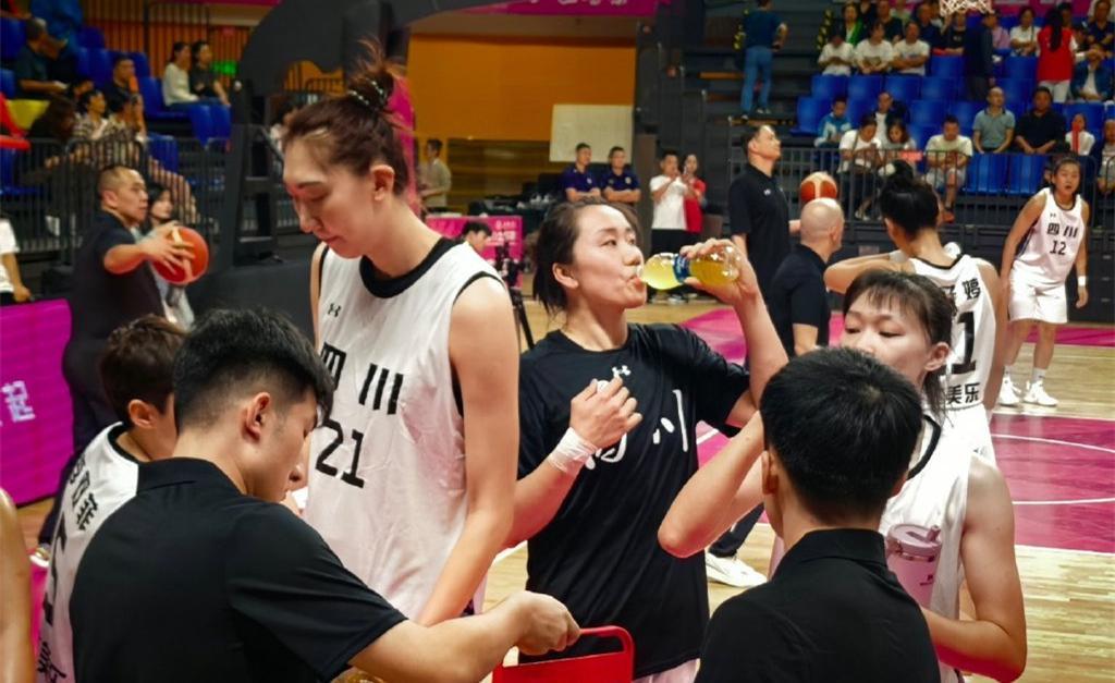 中国女篮2米07巨星韩旭强势回归：狂轰26+6率队四连冠，即将开启留洋之旅