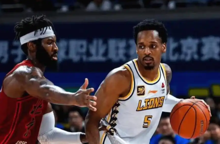 广厦新赛季四外援阵容揭晓！布朗领衔，塔克攻坚，蓝领双星助力