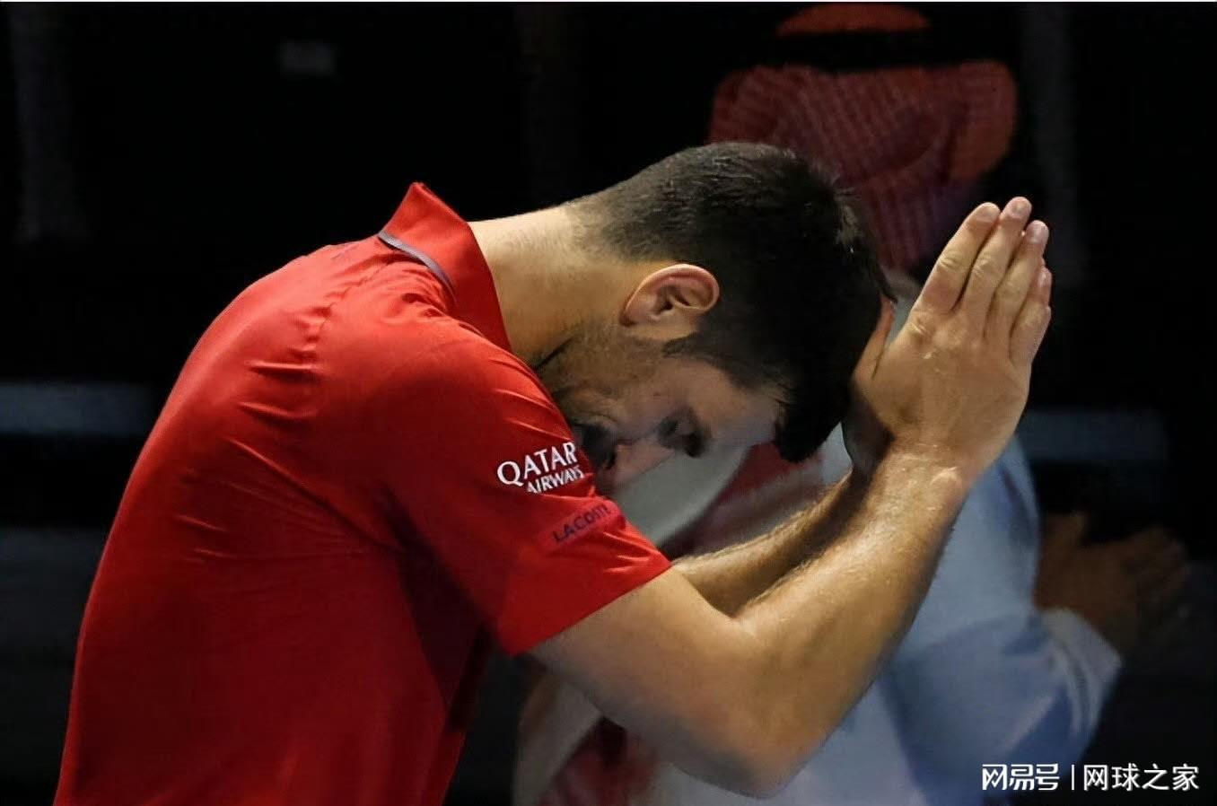 德约六王赛退赛引争议，球迷用成绩力挺其职业精神