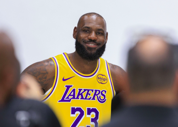 湖勇揭幕战伤病更新：詹姆斯缺席，勇士双星出战成疑