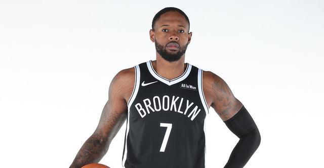 篮网官方：海史密斯半月板术后右膝肿胀 八周后复查